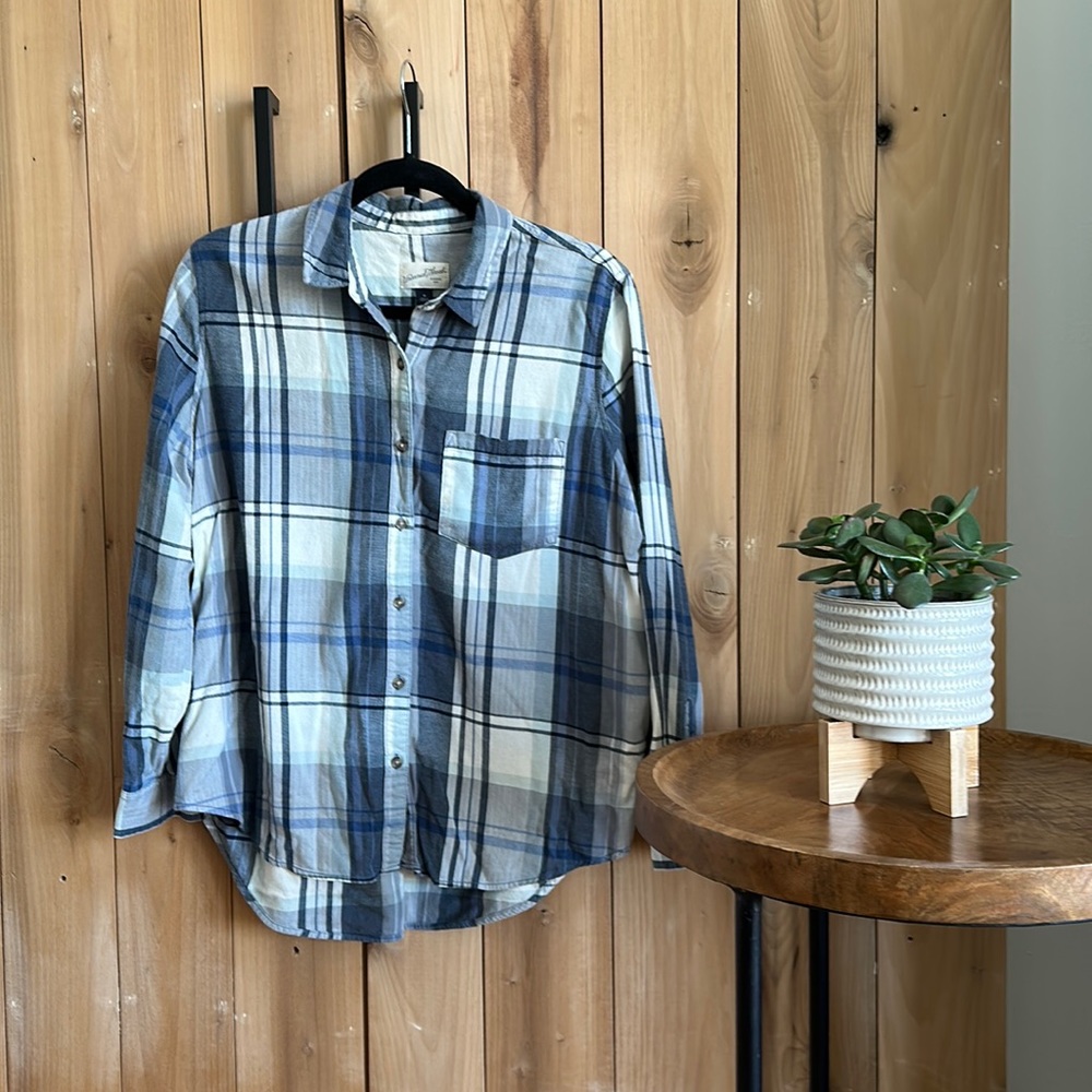 Universal Thread Blue Plaid Long Sleeve Button Up